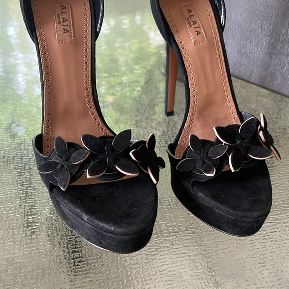 Alaia Suede Platform Heels - Picture 10 of 11
